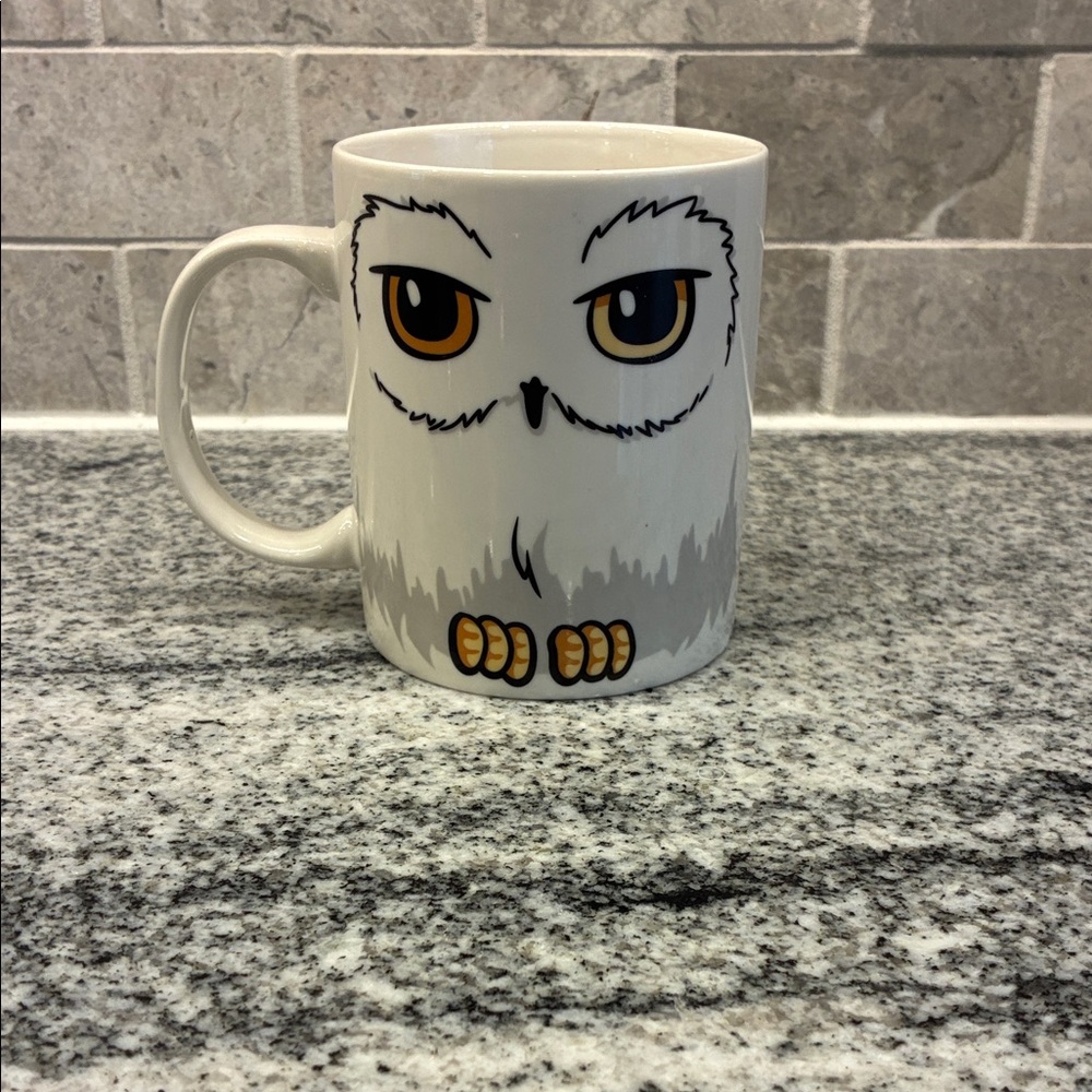 Harry Potter - Hedwig Owl Mug - Gray, White, and Yellow. B15